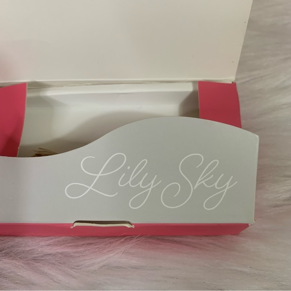 BRAND NEW Lily Sky Long Tassel Necklace and Gold Earrings Set - Picture 6 of 6